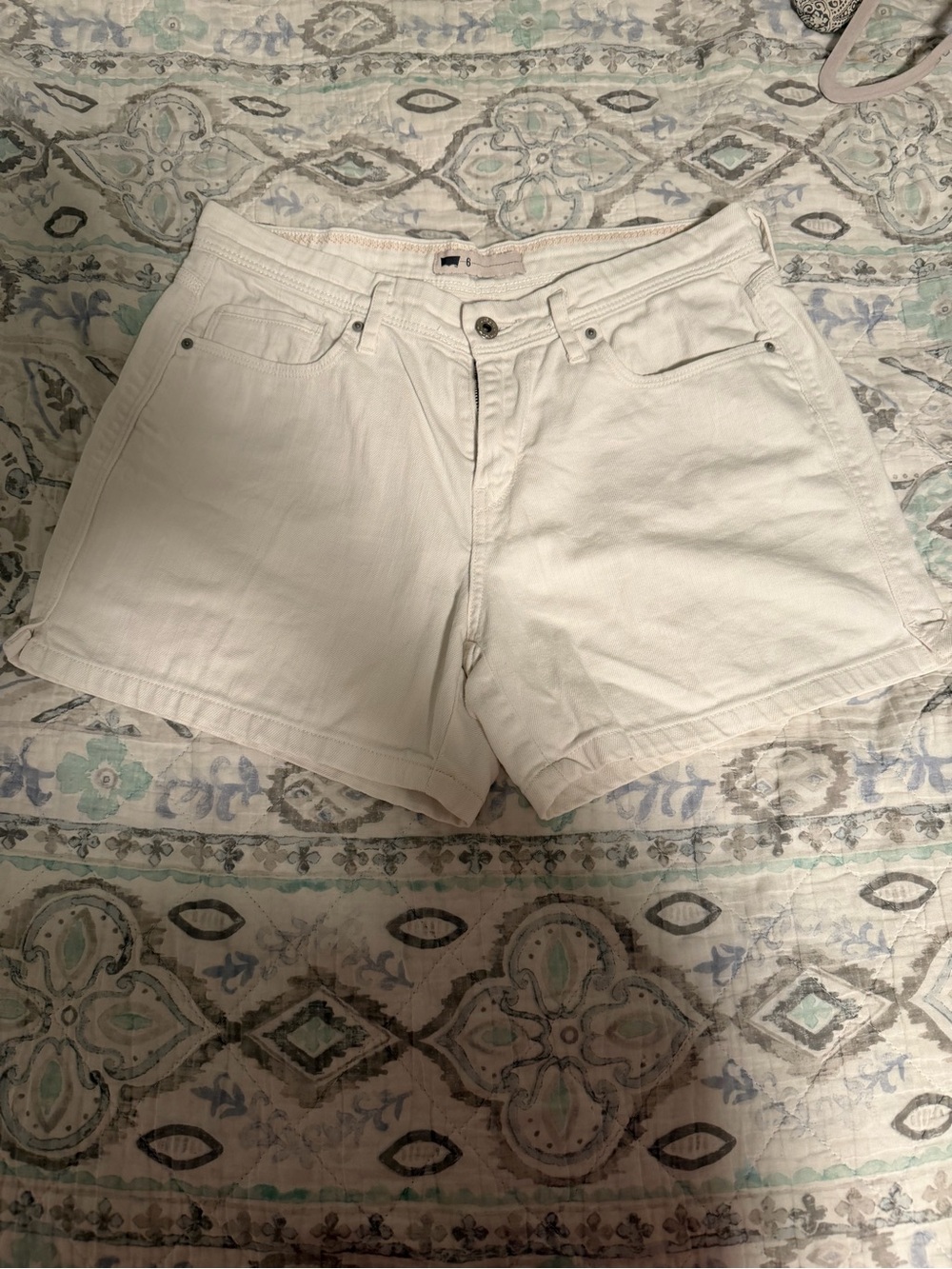 Womens Levis White Denim Shorts - Casual High-Rise Summer Short